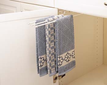 Pull out towel bar